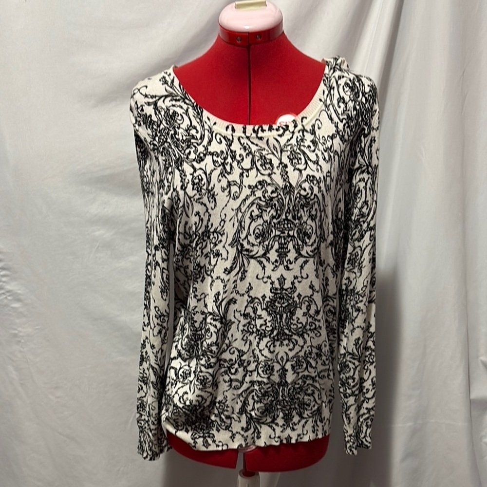 Chic Black and White Patterned Blouse MM337